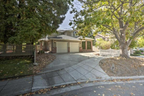 Luxury Mountain View Retreat Central Location!